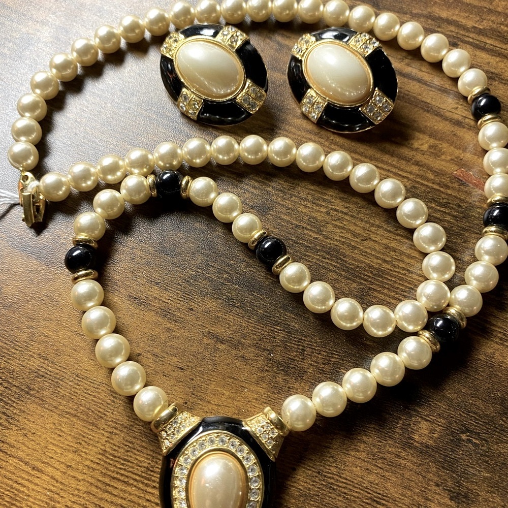 Ladies necklace & earrings